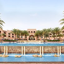 Infinity Pool - Shangri-La Al Husn Resort & Spa