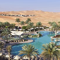 Pool des Qasr Al Sarab Desert Resort by Anantara