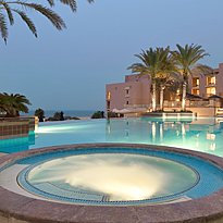Pool und Jacuzzi - Shangri-La Al Husn Resort & Spa