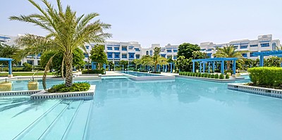 Hauptpool - Hilton Salwa Beach Resort