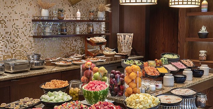 Buffet Club Lounge - The Ritz-Carlton, Dubai