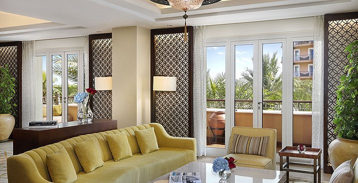 Club Lounge - The Ritz-Carlton, Dubai