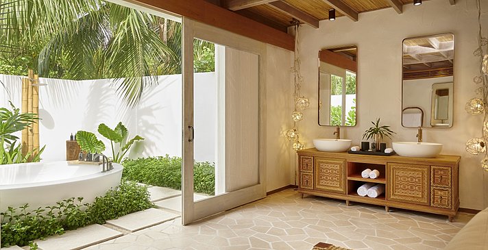 Deluxe Beach Sunset Villa Badezimmer - Fairmont Maldives Sirru Fen Fushi