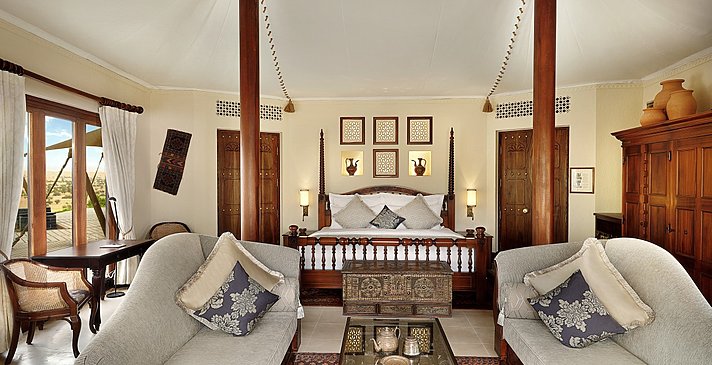 Master Bedroom Royal/Emirates Suite