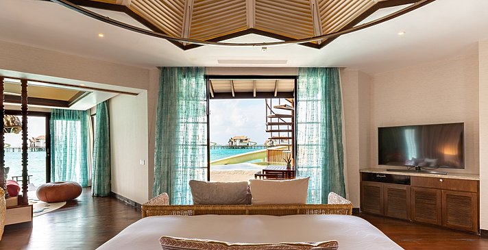 Ocean Pool Suite with Slide Schlafzimmer - Ozen Reserve Bolifushi