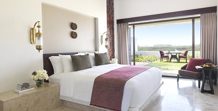 One Bedroom Lagoon View Villa Schlafzimmer - Baleed Resort Salalah by Anantara