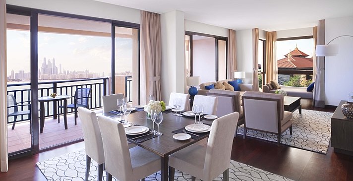 Two Bedroom Apartment Wohn- und Essbereich - Anantara Dubai The Palm Resort & Spa